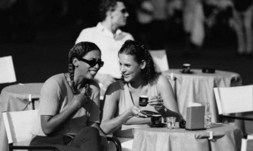 W kawiarniach świata