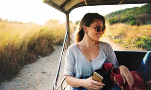 Złodzieje nie biorą urlopów. Jak zadbać o swoje cyberbezpieczeństwo na wakacjach