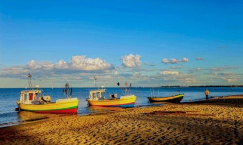 Wiosenno-wakacyjne porównanie cen noclegów w Polsce