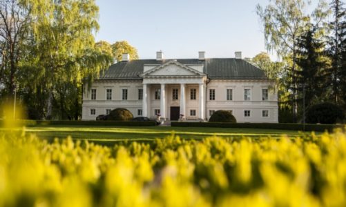 Nowoczesne centrum hotelowo-konferencyjne w 200-letnim zabytkowym pałacu