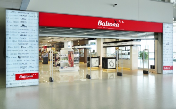 Co turysta ma w koszyku, czyli wakacyjne zakupy na polskich lotniskach