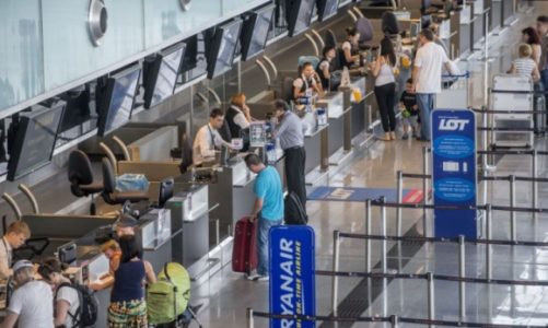 Wciąż przybywa pasażerów na wrocławskim lotnisku