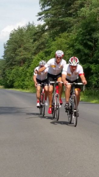 KRĘCĄ KILOMETRY W RAMACH AKCJI „PODRÓŻ DLA INNYCH”