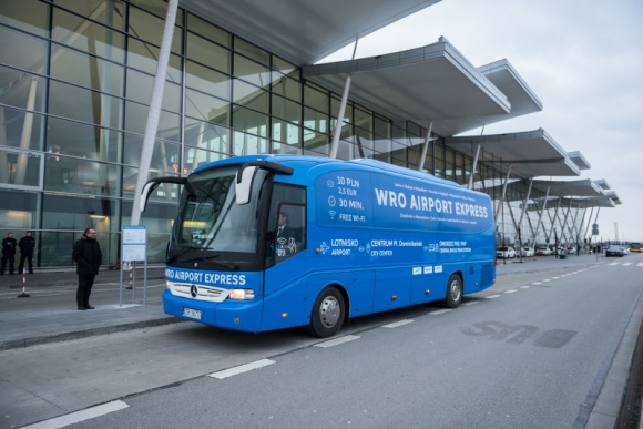 glownekonf_413338630w_580_small Szybkim autobusem na wrocławskie lotnisko. Ruszył WRO Airport Express