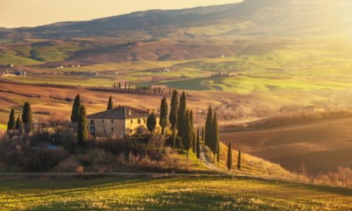 Włoskie wakacje – za co kochamy toskański styl?