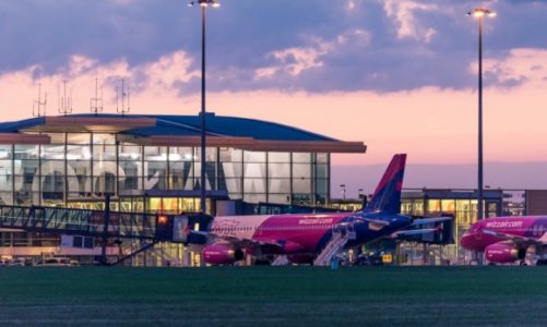 Pełen pracy poranek wrocławskiego lotniska