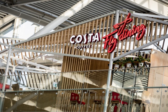 Rozsmakuj się w odlotowym koncepcie Costa Coffee FlyDining na warszawskim Okęciu