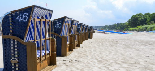 Polacy coraz chętniej zostają na wakacje w kraju