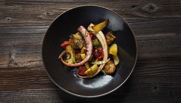 Chorwacka ośmiornica pieczona z ziemiankami i chlebem1